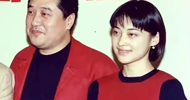 41岁叶大鹰为19岁梅婷抛妻弃子：金牌导演晚年孤独，冲动还是活该