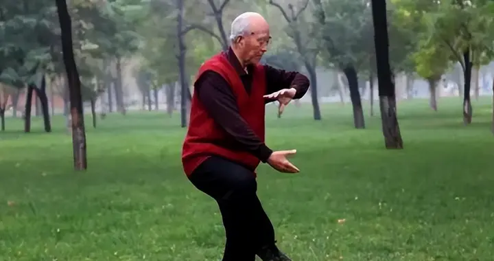 眼神往哪儿看？不是盯手，是“放”出去