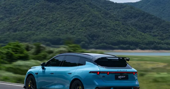 冷暖车载冰箱加持！领克 07GT 打造闭环户外露营场景