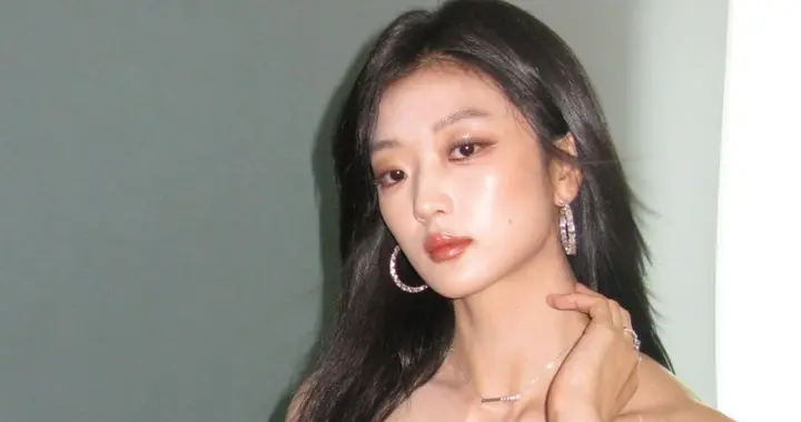 孙千黑色穿搭壁纸，酷黑飒爽，一帧一幕皆吸睛。