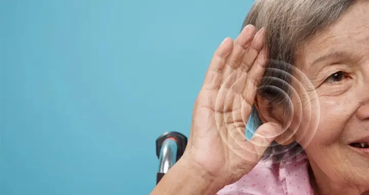 紧急提醒！50岁后耳朵越来越背？这3种情况若耽搁，可能终身失聪