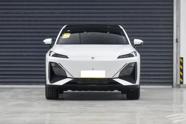 2025款深蓝S07，华为智驾+8155芯片,7.7秒破百，油耗4L，真香！