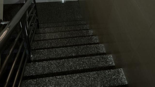 平地一声巨响：作为一个人的独居生活，其成