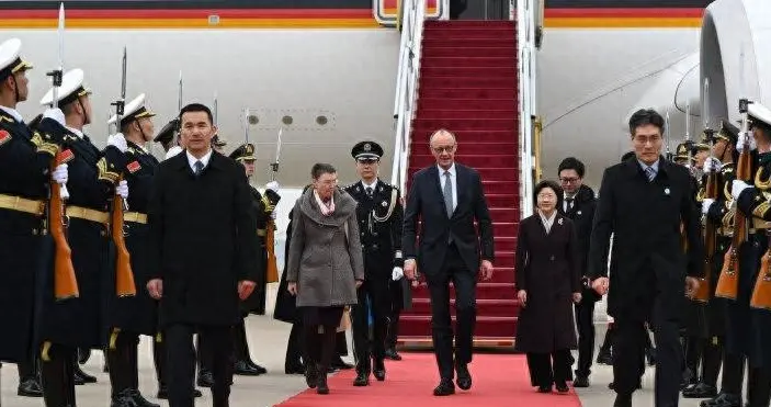 默茨刚下飞机，德国工厂订单少了，中国机器人跑得比德国快