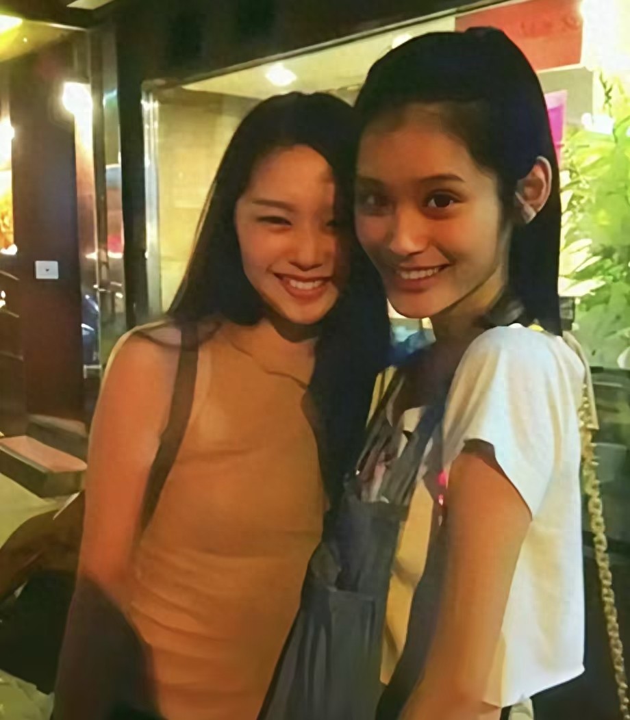 当年同住纽约打拼，如今奚梦瑶法国古堡大婚，晚晚租别墅嗦面