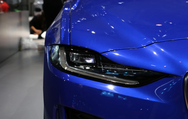 捷豹突然掀桌！B级车暴跌16万，连车身都是全铝，后驱250Ps提速7s