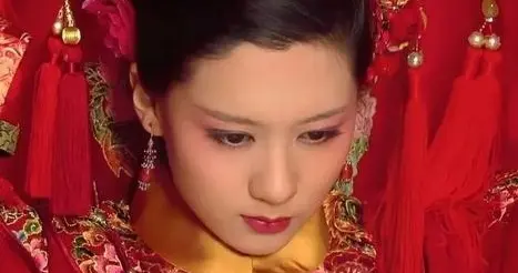 孟静娴与浣碧，是《甄嬛传》的作者给果郡王和甄嬛的精准惩罚