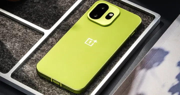 上市两个月，小屏机皇突降1231元，6.32英寸+7500mAh+445万跑分