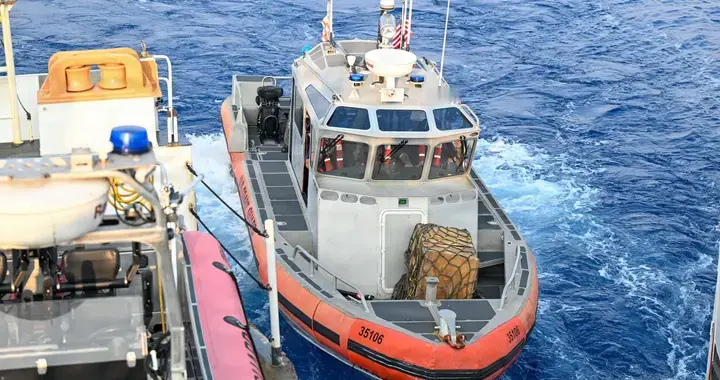 菲律宾频繁滋事，同样是南海水域，越南船只遇险，中国实施救援