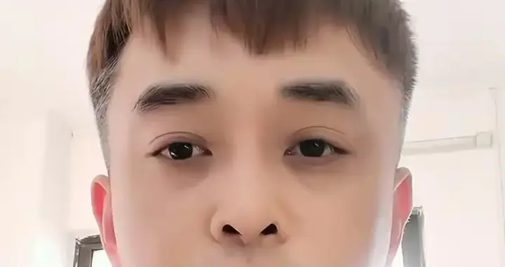 闫学晶儿子顶替新疆李展旭？疑李展旭发声 曝一“猫腻” 又添一迷雾