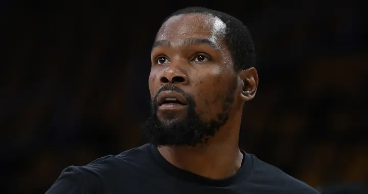 官方最新伤情报告！Shams曝杜兰特右膝深度挫伤 他最早可能G2复出