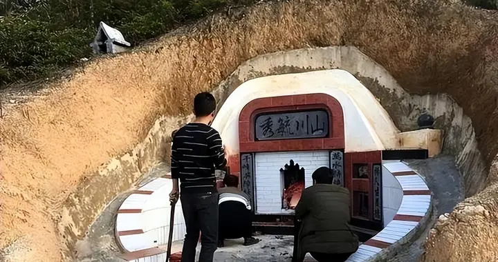 这下土葬火葬不用争了！昨天开始，全国统一改革，农民能接受吗？