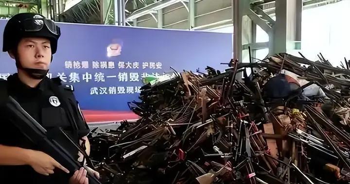 为什么中国坚决全民禁枪？这场载入史册的乡村战役，就是答案