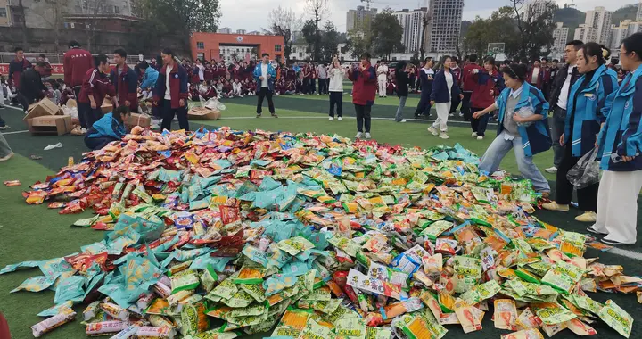 新闻特写|遵义江南卫校：趣味运动会别开生面 学子赛场奋勇争先