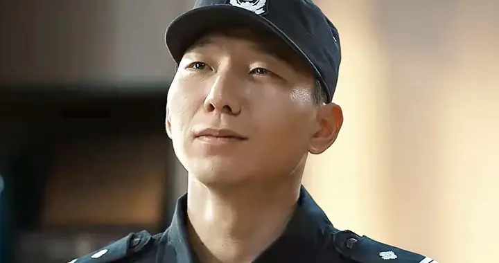 《藏锋》槽点有不少，但让阿如那演特警队长，堪称最大败笔之一