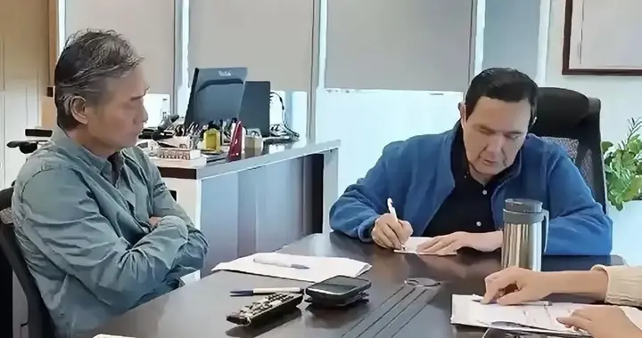 被当枪使还浑然不知？金小刀刀刀砍向自家人，马英九晚年名声赔光