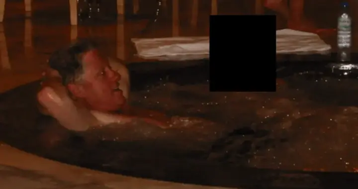 79岁克林顿与神秘女泳池内放松照曝光，打破沉默回应，提及特朗普