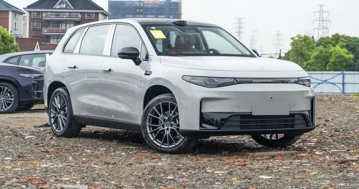 年轻家庭的首款SUV，要省钱省心，选尚界H5还是26款零跑C10？