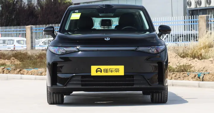 零跑C10好开又实用，15万预算选家用SUV，为啥这么火爆呢？