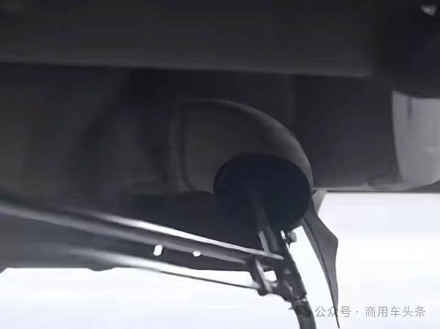 货车差异化定期排放检验制度将试行！岗集收费站17米5大板排长龙