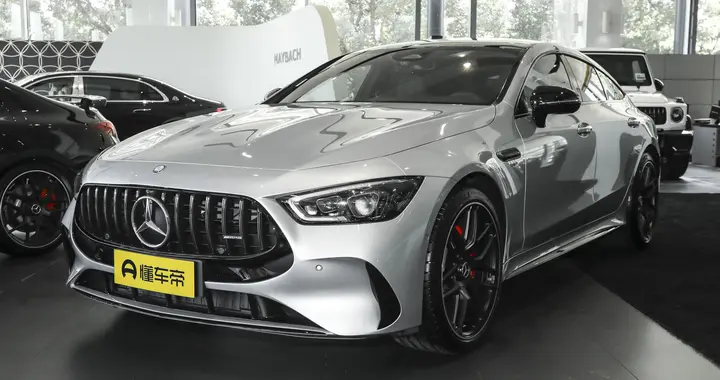 2025 款奔驰 AMG GT 两款车型 高频场景适配与选购建议