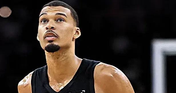 不骄不躁冲季后赛！文班亚马清醒带队，马刺备战绝不轻敌