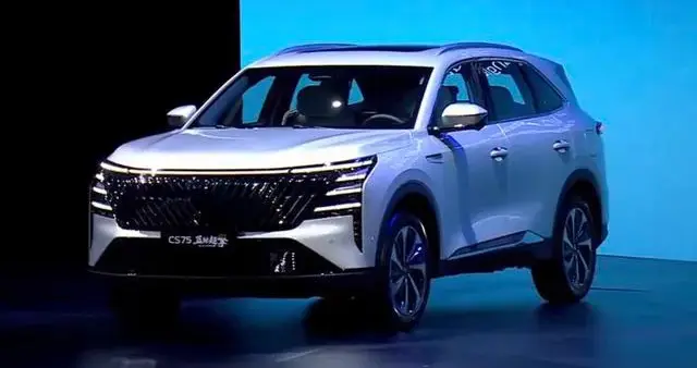 长安CS75 PLUS HEV首发，首搭长安蓝鲸超擎混动