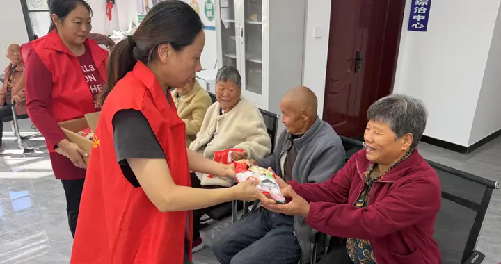 荥阳市汜水镇周沟村：党建引领聚合力 重阳义剪暖民心