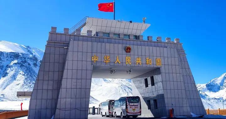 【南疆24】红其拉普国门。循环播放的《歌唱祖国》，让人热血沸腾