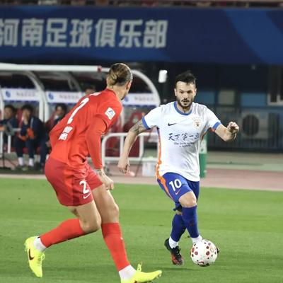 球场最前沿：瓦科超级吊射破门，泰山客场胜