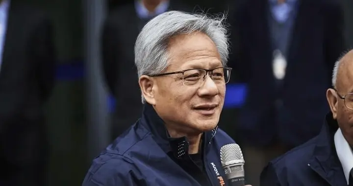 当着默茨的面，黄仁勋忍不住感慨：中国才是唯一一个两手抓的国家