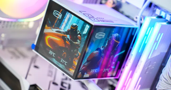 超频三双境DX360水冷评测：双4英寸屏+自研陶瓷水泵，999值吗？