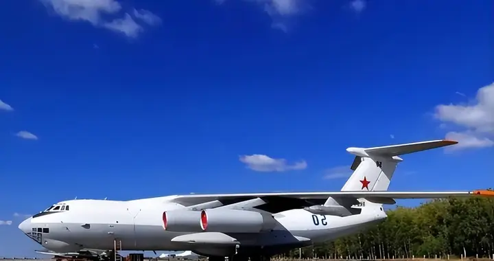 中国太聪明了：趁着俄罗斯武器滞销，一口气订购20架大飞机