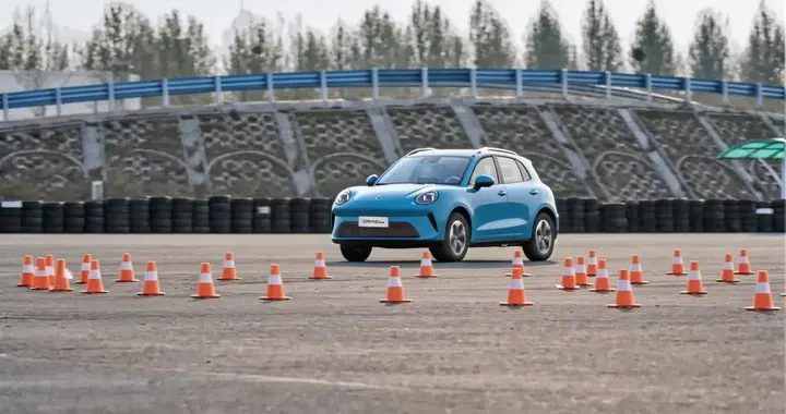 长城欧拉5混动版公开摆擂：“加速挑战赛”挑战各路神车