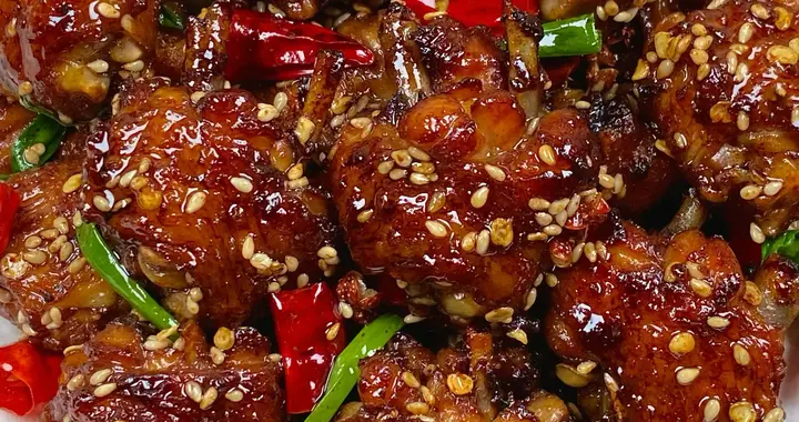 家常麻辣鸡翅：裹着烟火气的解馋硬菜，一口辣到心尖暖