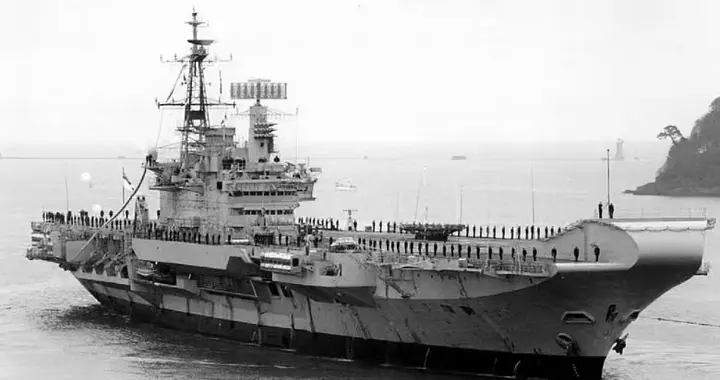 英国“竞技神”号航母