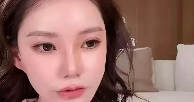 装都不装了！马筱梅直播拒谈大S儿女，当场翻脸，"私心"暴露无遗