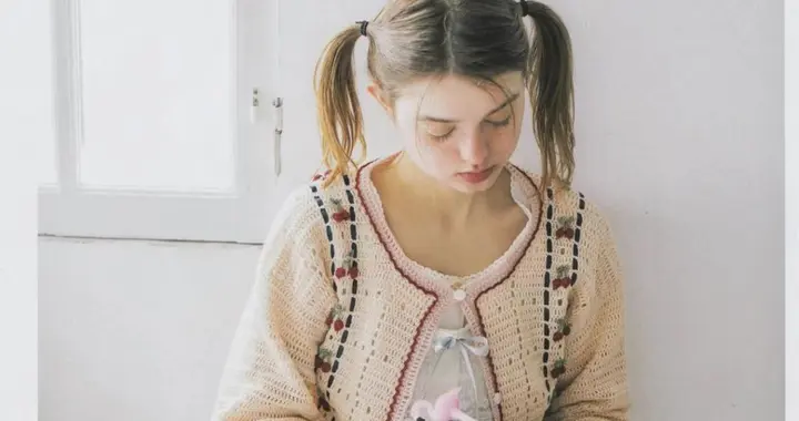 樱桃少女·把樱桃钩进衣服里