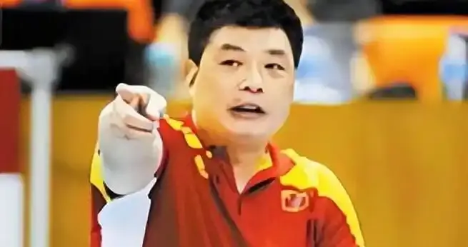 浙江顶级排球教练，卸任女排主帅后，回老家执教，如今身份不一般