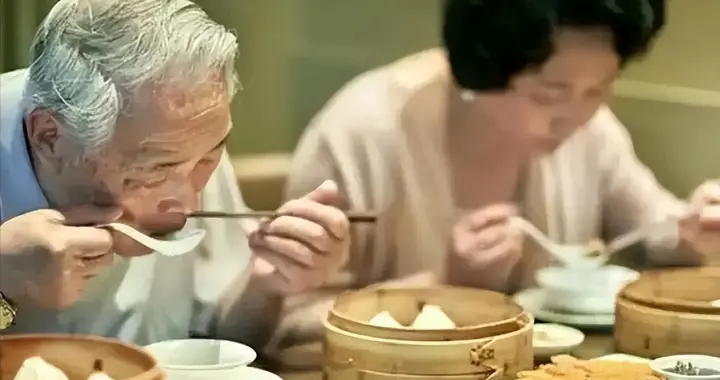 7点吃早饭是错误的？医生建议：过了70岁，早饭尽量要做到这4点