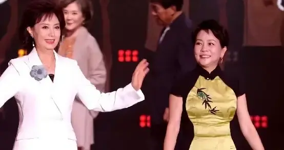 八十年代，八一厂这两位靓丽的当红女星息影，影迷都说可惜