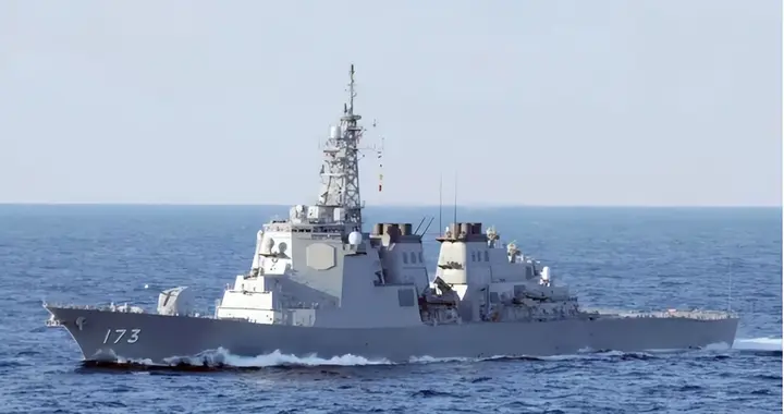 高市准备梭哈，日舰闯入台海14小时，解放军分兵两路，反包围开始