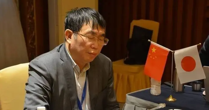 黑白映丹心：棋圣聂卫平的传奇一生