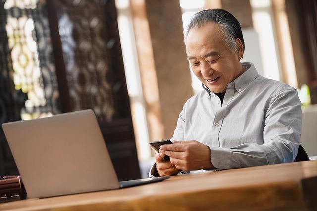 一声吼值355万！安徽老企业家遭遇会员诈骗，保姆保住了老人积蓄