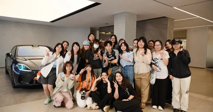 启境GT7交付胡夏，猎装设计与智能科技完美融合