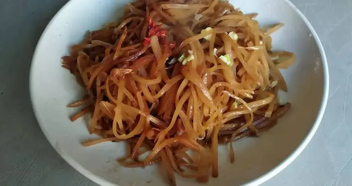 咸菜是血压“加速器”？医生再三提醒：高血压人群慎吃6种食物