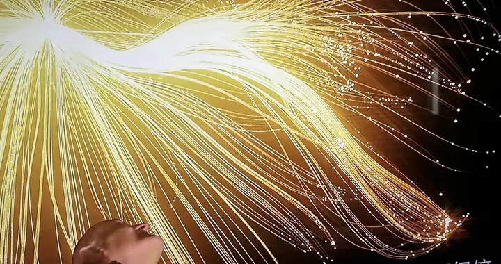 地球围着太阳转，太阳围着银河系中心转，银河系围绕着什么转？