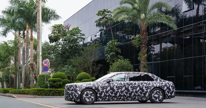 仰望首款行政轿车曝光，外观很霸气，对开式车门，售价或超200万