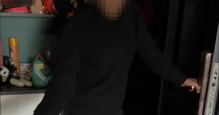 女子全裸吹头发，醉酒男突然闯入：洗浴中心的安全，谁来守门？