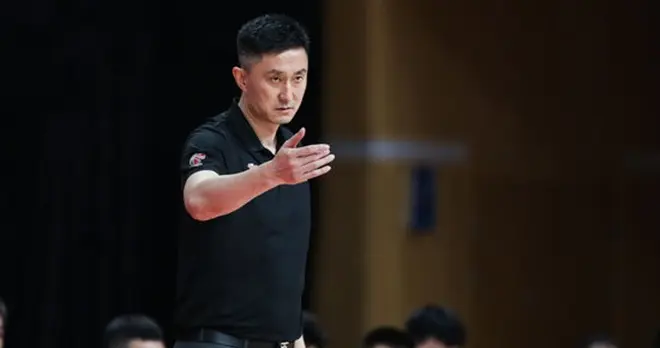 广东男篮晒集训视频，任俊飞手把手指导，这是暗示他要上位吗？